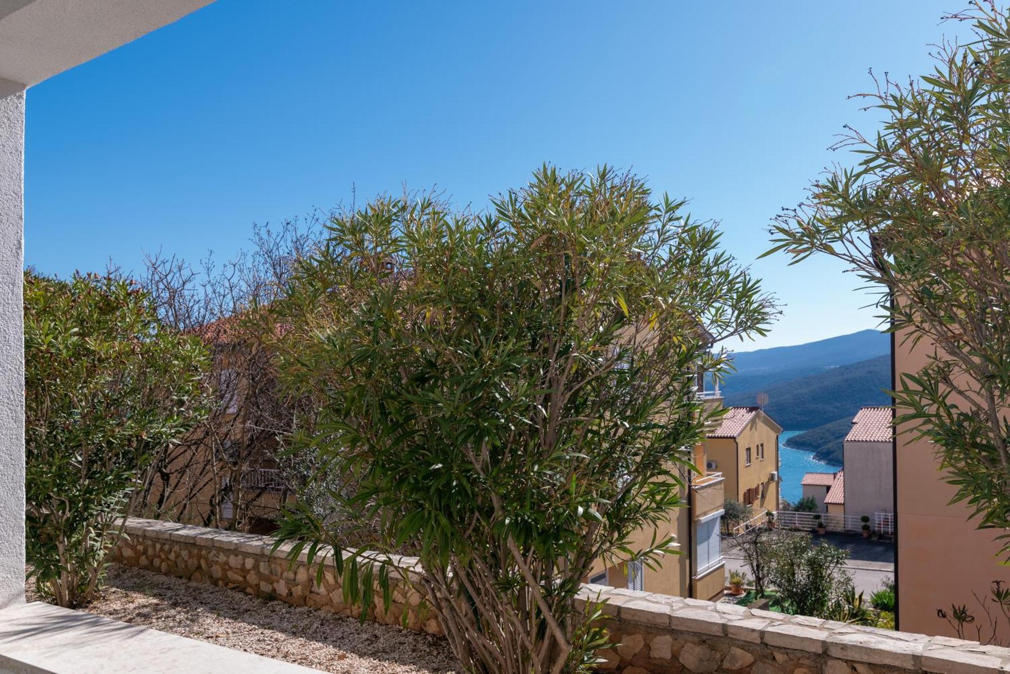 Apartments With A Parking Space Rabac, Labin - 6464 Extérieur photo